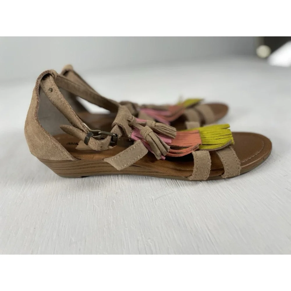 Minnetonka Womens Sz 8 Fringe Colorful Leather Sandals Moccasins Gladiator 71609